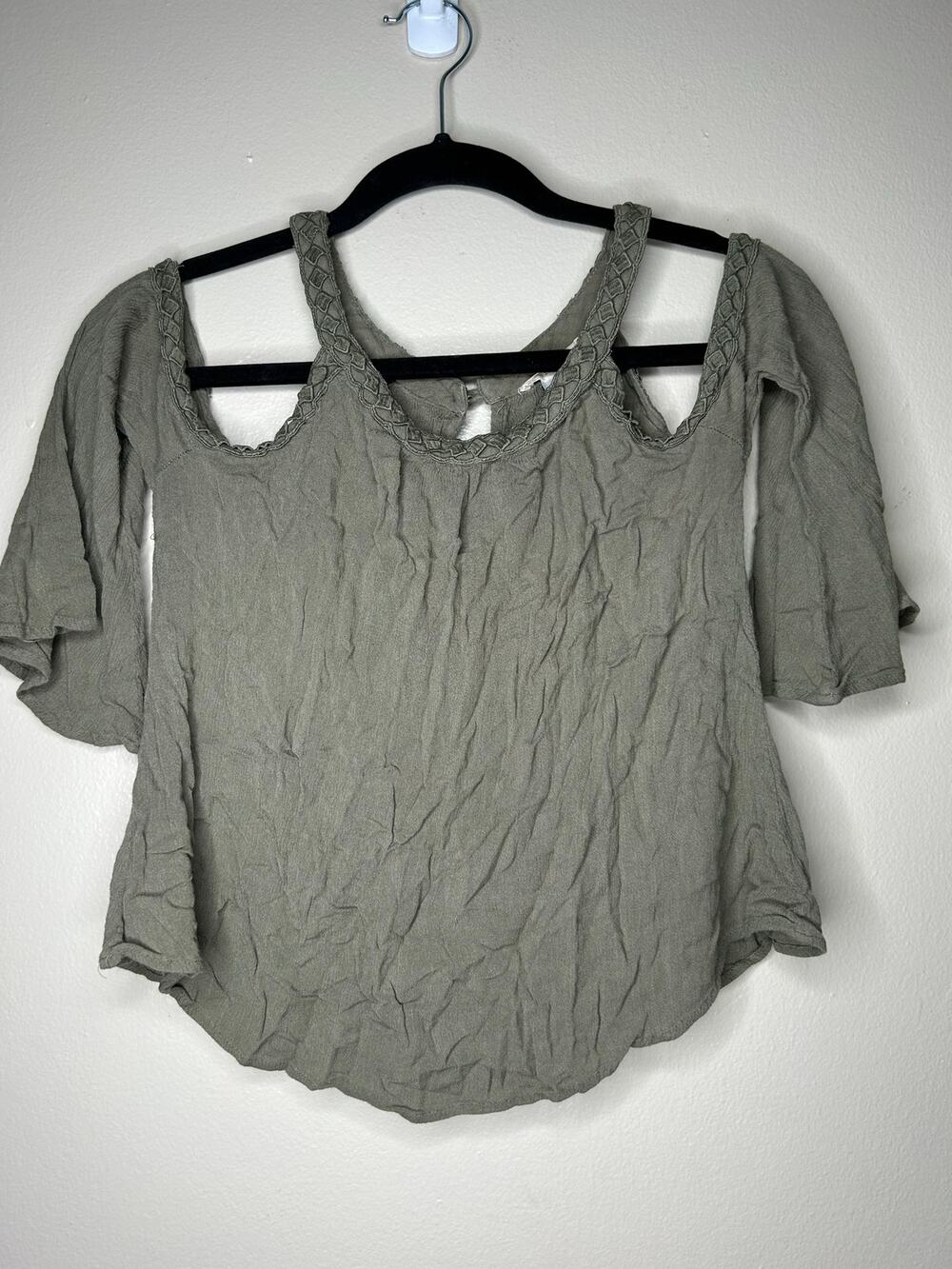 Women’s Size Extra Small XS inTu. Olive Green Cold Shoulder Blouse